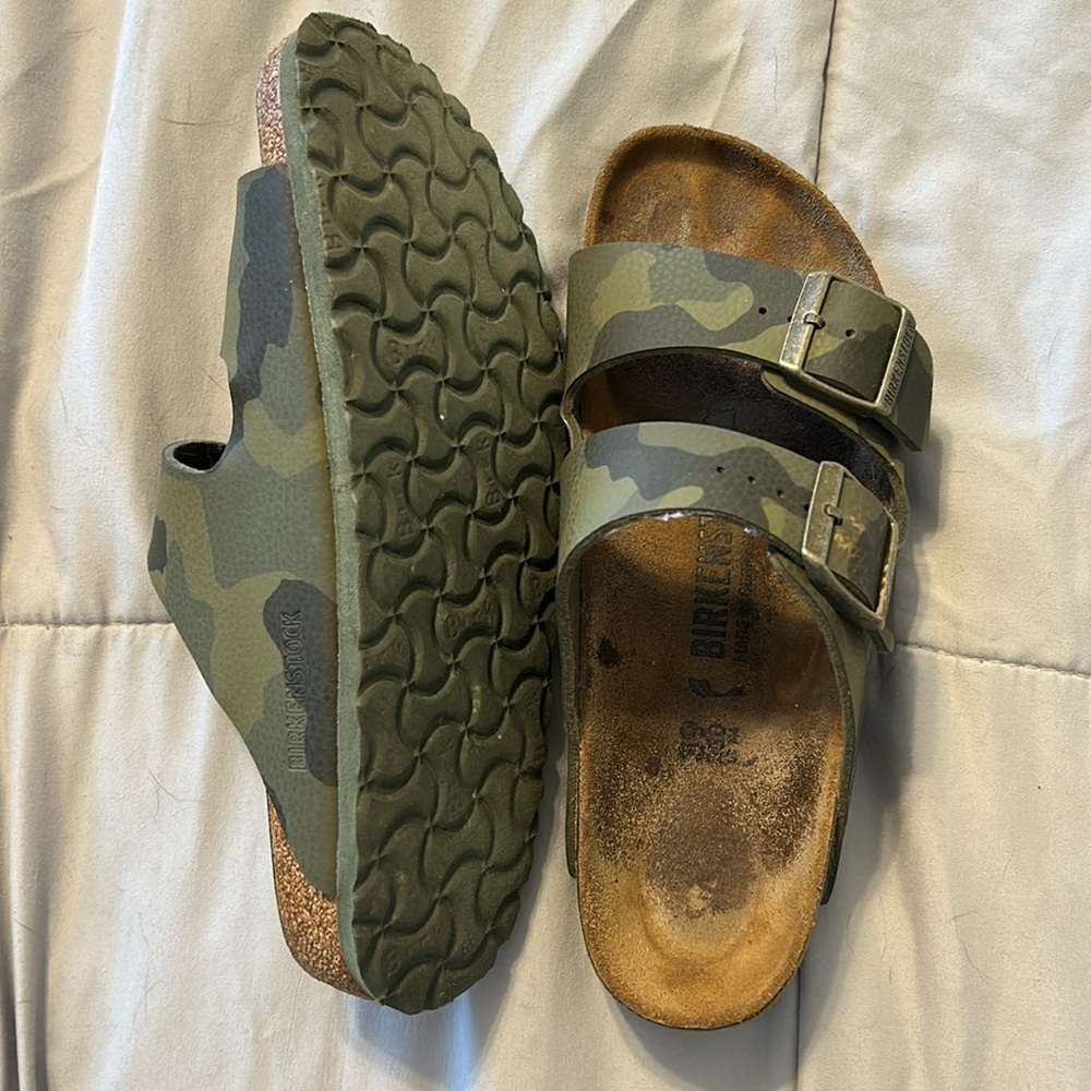 Very lightly worn camo Birkenstocks size 39